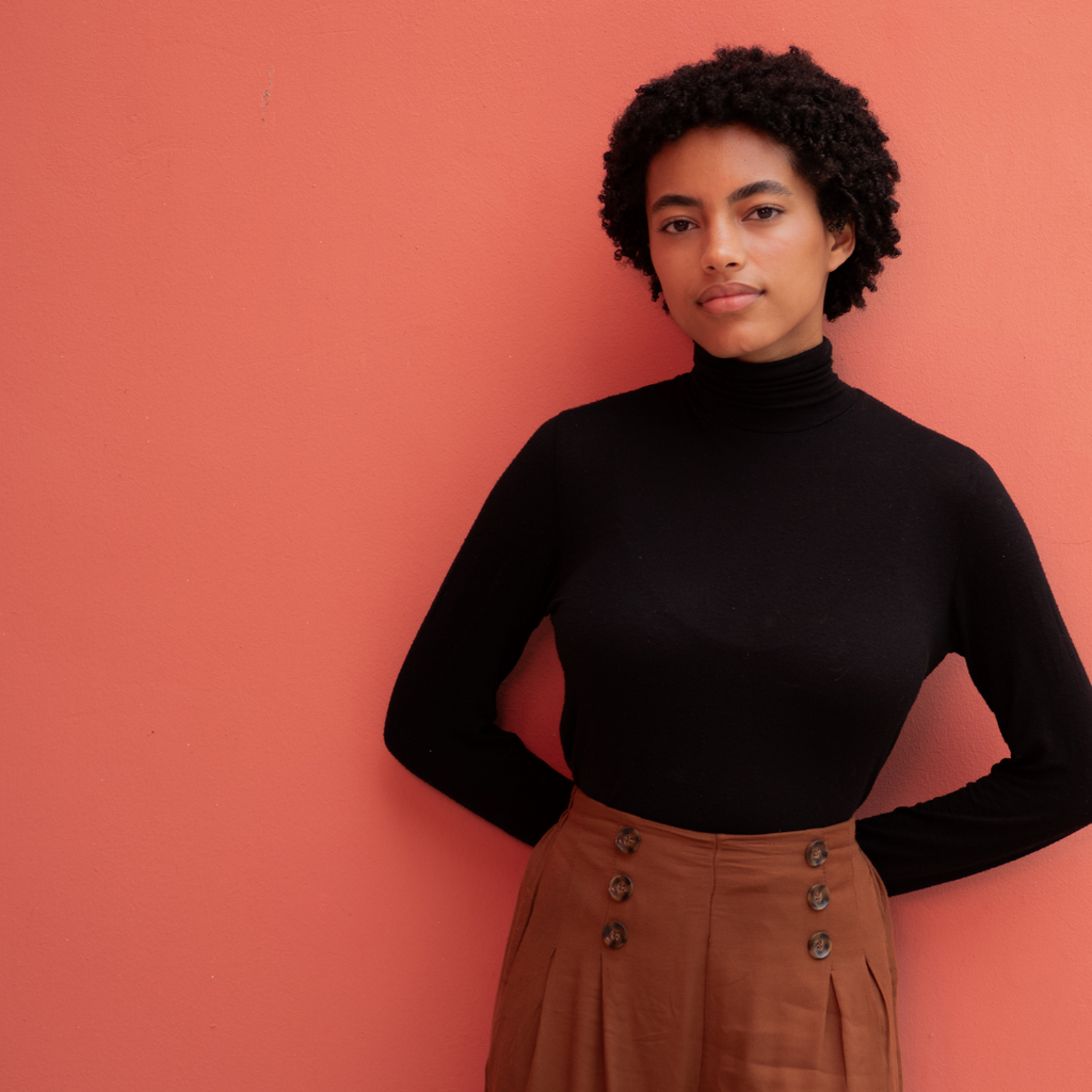 Come tornare ai capelli afro e ricci naturali